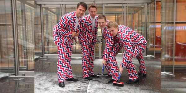 El extraño uniforme del equipo de curling de Noruega