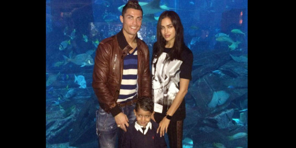 Cristiano disfruta vacaciones en acuario con su novia e hijo