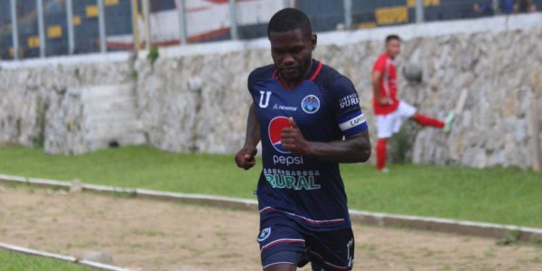 Luis Garrido se mete a los futbolistas que han sido víctima del racismo