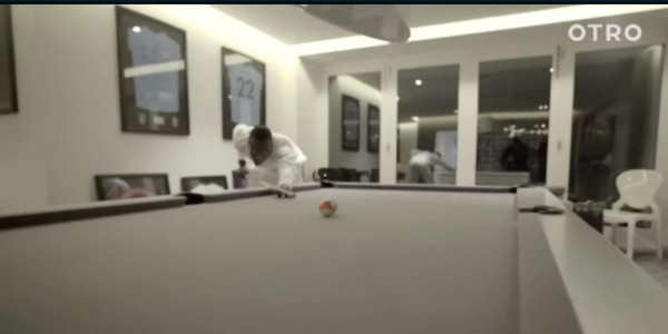 Con cancha de fútbol en el interior: La increíble mansión de Mendy, el crack del Manchester City