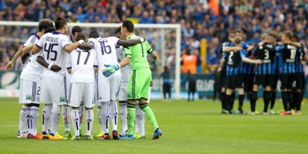 20130922 - BRUGGE, BELGIUM: Anderlecht's players pictured at the start of the Jupiler Pro League match between Club Bugge and RSC Anderlecht, in Brugge, Sunday 22 September 2013, on day 8 of the Belgian soccer championship. BELGA PHOTO VIRGINIE LEFOUR