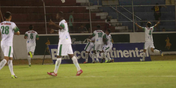 Platense gana y enciende alarmas en Vida