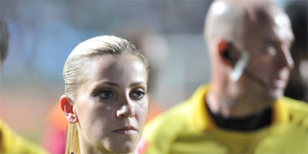 Fernanda Colombo, la árbitro asistente más sexi del mundo