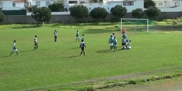 VIDEO: Salvaje patada en el fútbol infantil de Brasil