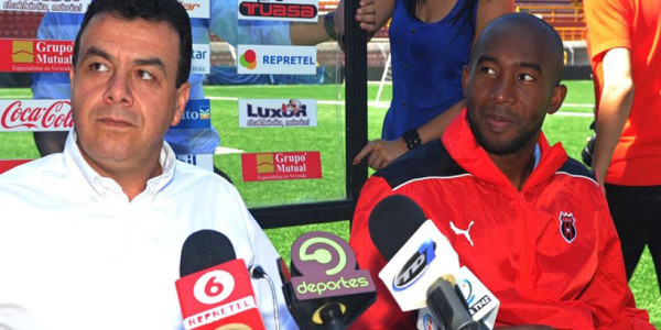 Jerry Palacios renovó contrato con la Liga Alajuelense