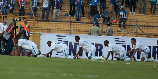 TOP: 15 fotos inolvidables fotos de los duelos Honduras-Estados Unidos