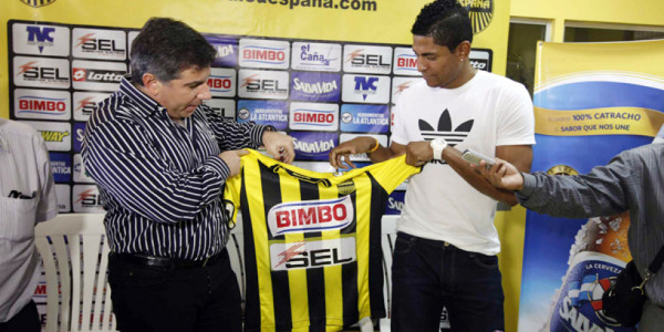 Carlo Costly ficha con el Real España