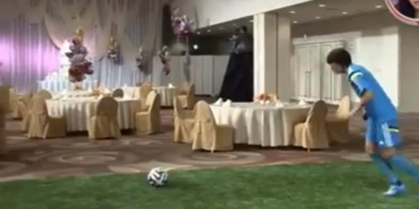 VIDEO: Nakamura pone a prueba su puntería con un pastel de bodas