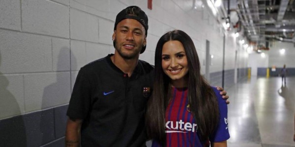 ¿Demi Lovato llevaría toda su belleza a París junto a Neymar?