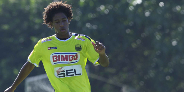 'Pavoncito” ya suda la camisa del Real España