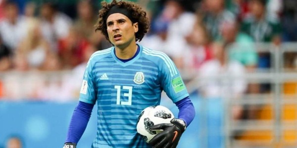 ¡Duelo de arqueros! Ochoa y Navas encabezan la lista de los porteros con más atajadas del Mundial
