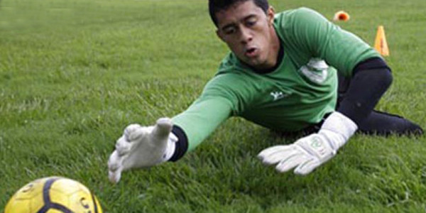 VIDEO: Salvadoreño sorprende tapando dos penales al mismo jugador