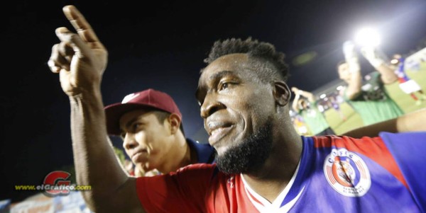 Futbolistas hondureños con futuro incierto y algunos al borde del retiro obligado