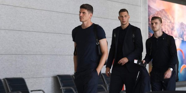 EN FOTOS: La amargura y frustración de la selección de Alemania al llegar a Frankfurt