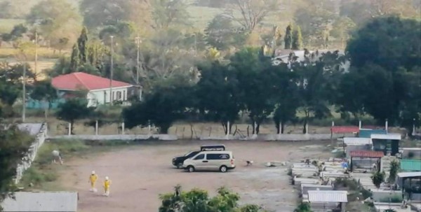 Duras imágenes del entierro de los primeros dos muertos por coronavirus en Honduras