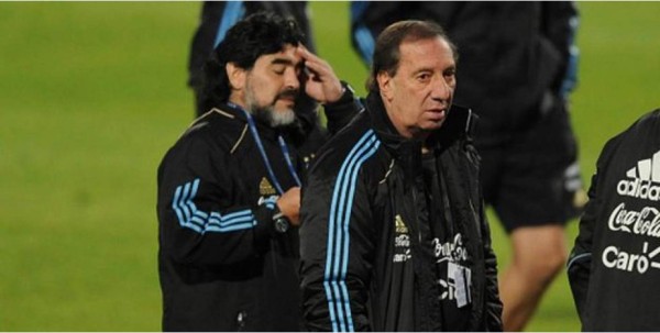 En estado grave: La terrible enfermedad de Carlos Bilardo que se agudiza