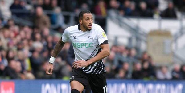 Nathaniel Mendez-Laing juega en el fútbol inglés y no estará contra Honduras.