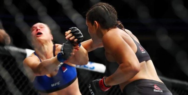 Las imperdibles fotos que dejó la pelea entre Amanda Nunes y Ronda Rousey