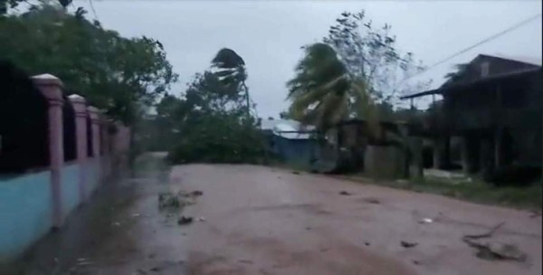 Fotos: Huracán Eta toca tierra y azota con fuerza las costas del Caribe Norte de Nicaragua