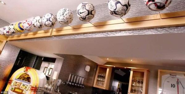 La espectacular mansión de cinco millones de dólares del retirado Michael Owen