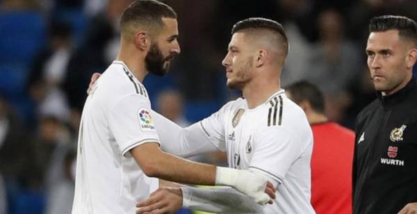 Jovic no pudo rendir en el Real Madrid y ahora se busca una nueva vida goleadora en la Fiorentina de Italia.