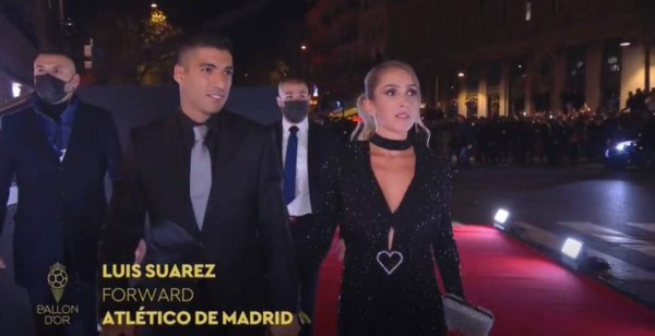 ¿¡Spiderman!? La curiosa alfombra roja del Balón de Oro 2021: el gesto de Mbappé y el jugador que llegó con su madre
