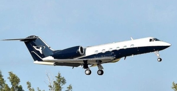 ¡QUÉ LUJO! El espectacular avión que compró Alex Rodríguez para pasear con Jennifer Lopez