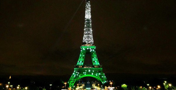 Monumentos y estadios de fútbol se iluminan de verde en homenaje al Chapecoense