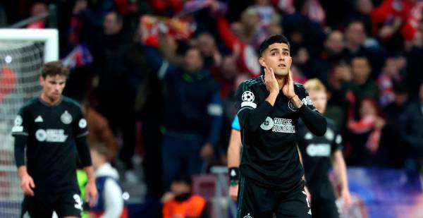 Luis Palma no pudo hacer su mejor partido, luego de que el Celtic se quedara con un hombre menos.