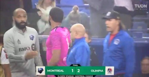 Patón Mejía no se resiste y da tremendo abrazo a Titi Henry: Las imágenes del Impact-Olimpia