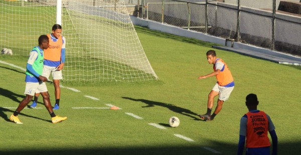 ¡Bromas, risas y un picadito! Así fue el entreno de Honduras previo al decisivo juego ante El Salvador