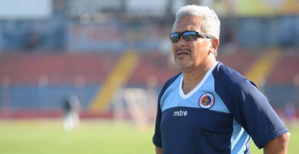 FAS analiza el futuro del técnico Efraín Burgos