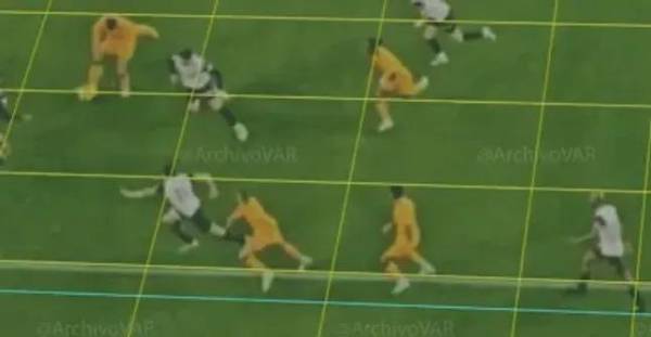 La imagen que comprueba que Kylian Mbappé estaba habilitado en el gol.