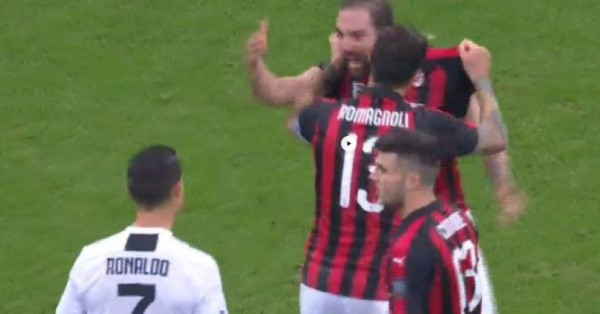 FOTOS: Higuaín se descontrola y se enfada con Cristiano Ronaldo