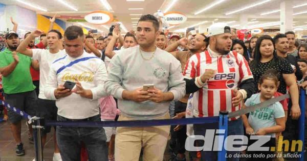 Locura en firma de autógrafos de jugadores del Olimpia previo a la final