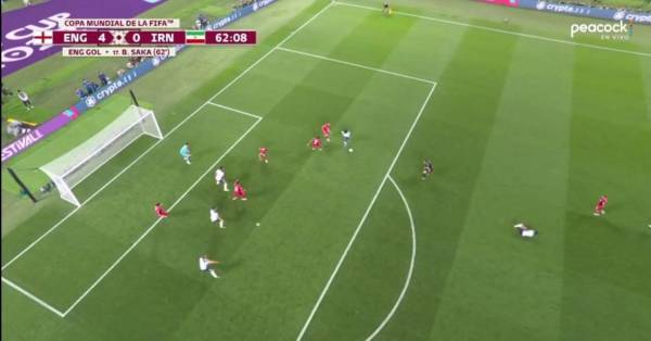 Saka se metió a su izquierda y definió al segundo palo del portero.