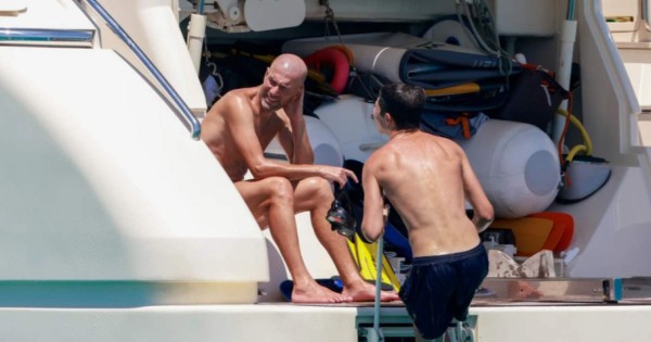 Zidane, 'cazado' disfrutando de sus vacaciones en familia y con su hermosa nuera, la ex de Asensio