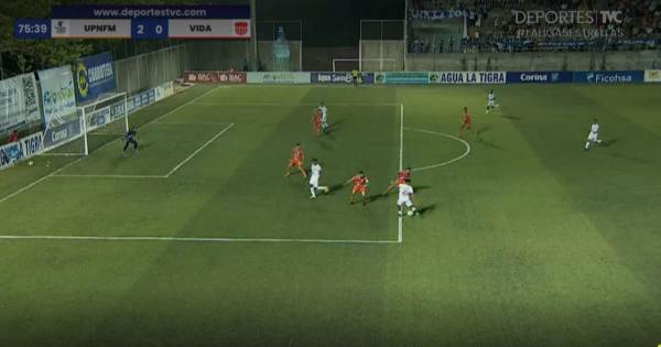 Juan Ramón Mejía salió en posición licita, pero el línea se lo anuló por fuera de juego.