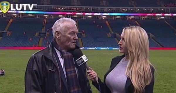 Bienvenida a la Premier League: La deslumbrante rubia que es presentadora de TV del Leeds United