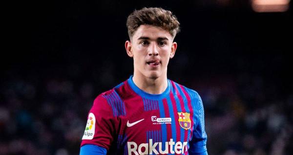 Crack del Barcelona sigue sin renovar y su representante aparece en las oficinas del Real Madrid