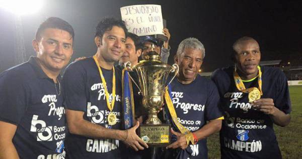 Héctor Castellón es el último técnico nacional en ganar un título en Honduras.