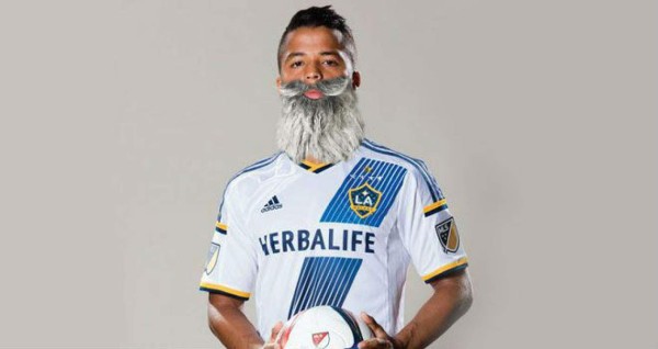 En México le ponen barbas a sus seleccionados en honor al Movember