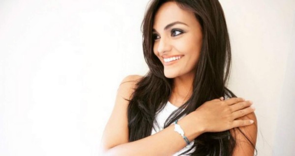 El duelo de bellas presentadoras de televisión previo al partido entre Honduras y México