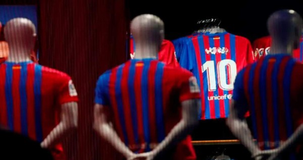 La decisión del Barça sobre el '10' de Messi, no será Coutinho y Piqué tiene su favorito ¿A quién le queda mejor?