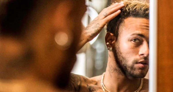 La vida de lujos y excesos de Neymar; le paga sueldo a sus amigos que lo acompañan
