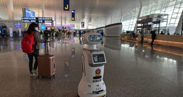 China utiliza robots y cámaras para hacer respetar el confinamiento por coronavirus