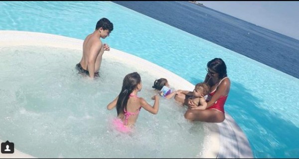 Daniella Semaan deslumbra junto con Antonela Rocuzzo en sus vacaciones en Grecia