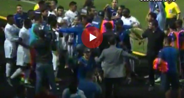 Las 'rabietas' más recordadas de los entrenadores hondureños por las que fueron expulsados