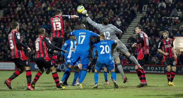 Roger brilla y Wigan avanza en la FA Cup.