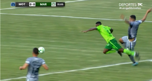 Se cometió afuera del área: así fue el penal que terminó en expulsión de Carlos Meléndez en el Motagua-Marathón